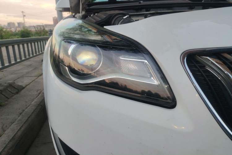 Used Buick Regal 2015 1.6T Leading Technology Model Right Front Headlight