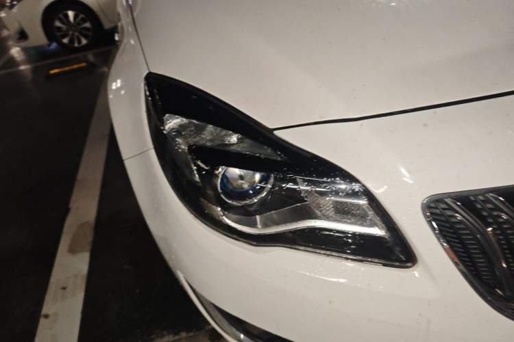 Used Buick Regal 2015 2.0L Elite Fashion Edition Right Front Headlight