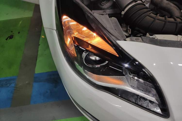 Used Buick Regal 2015 2.0L Elite Fashion Edition Right Front Headlight