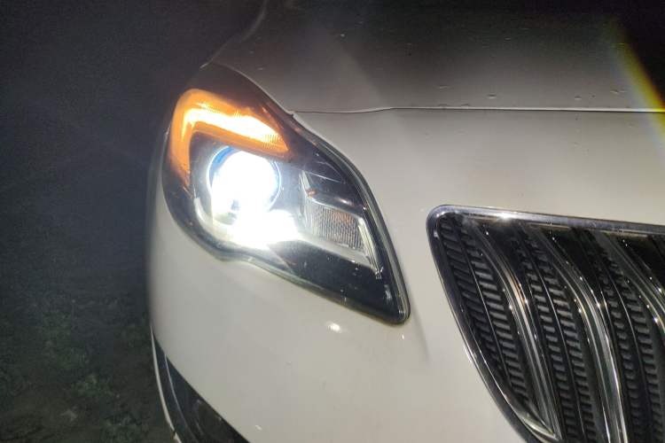 Used Buick Regal 2015 2.0L Elite Fashion Edition Right Front Headlight