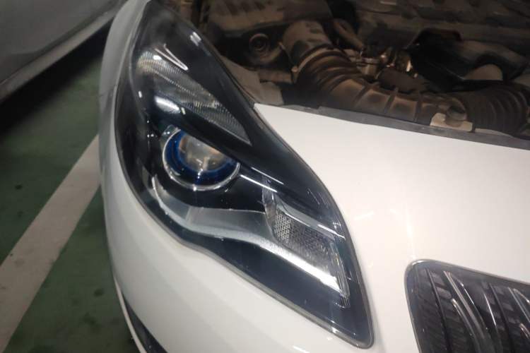 Used Buick Regal 2015 2.0L Elite Fashion Edition Right Front Headlight