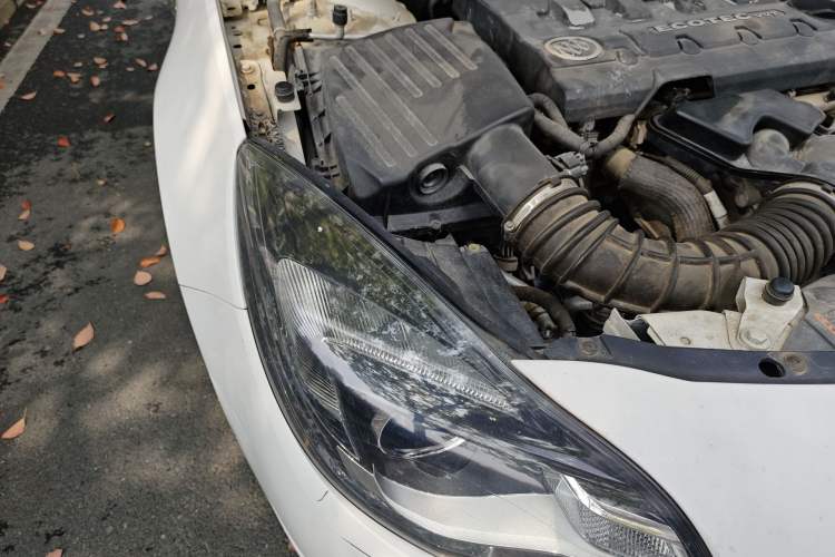 Used Buick Regal 2015 2.0L Elite Fashion Edition Right Front Headlight