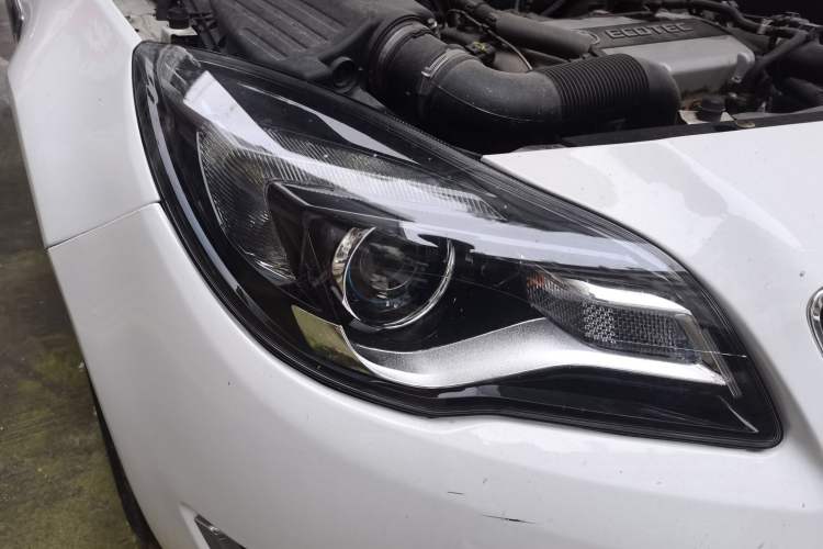 Used Buick Regal 2015 1.6T Elite Tech Model Right Front Headlight