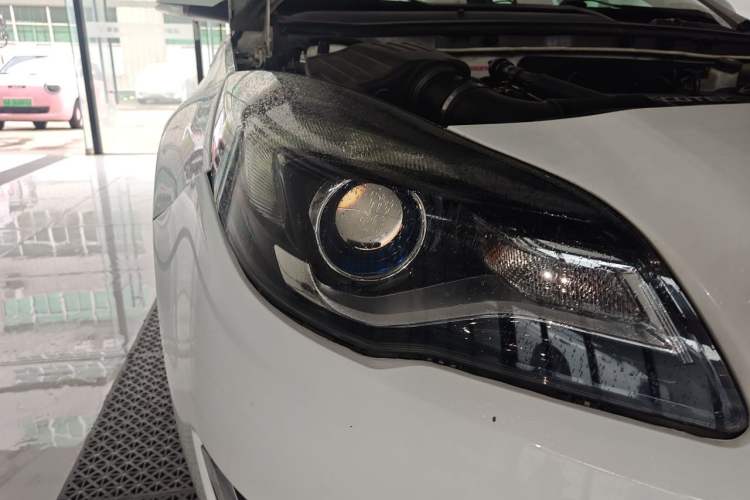 Used Buick Regal 2015 1.6T Leading Technology Model Right Front Headlight