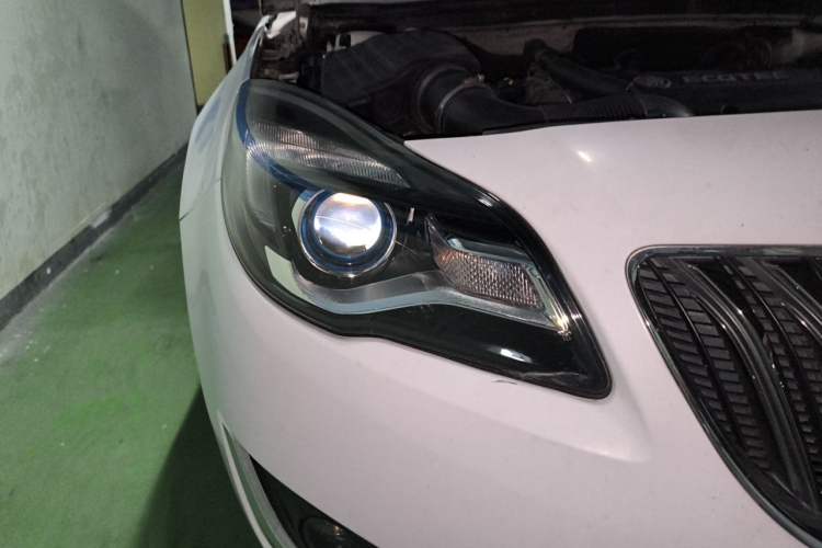 Used Buick Regal 2015 1.6T Leading Technology Model Right Front Headlight