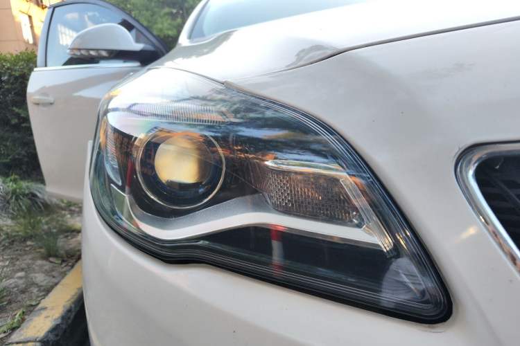 Used Buick Regal 2015 1.6T Leading Technology Model Right Front Headlight