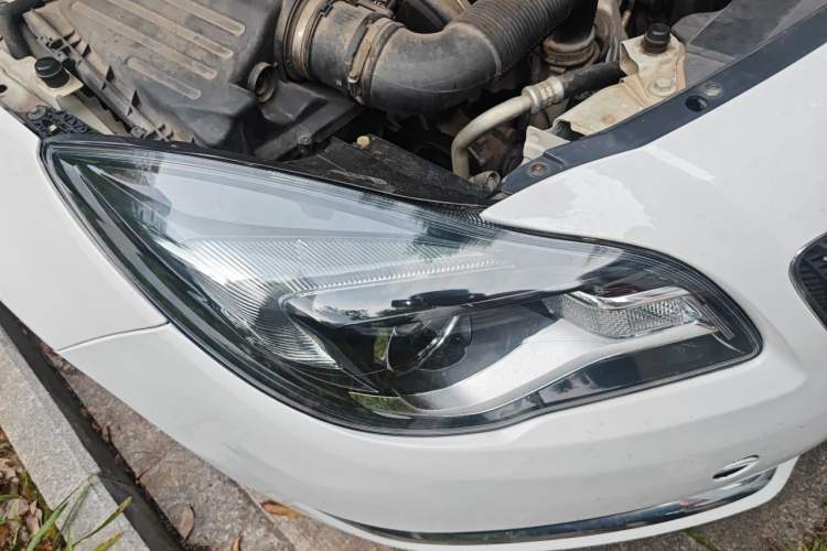 Used Buick Regal 2015 1.6T Elite Tech Model Right Front Headlight