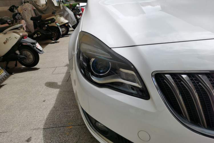 Used Buick Regal 2015 1.6T Leading Technology Model Right Front Headlight