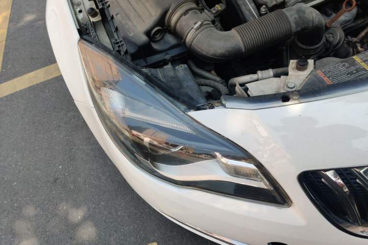 Used Buick Regal 2015 1.6T Leading Technology Model Right Front Headlight