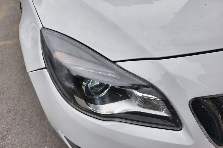 Used Buick Regal 2015 1.6T Leading Technology Model Right Front Headlight