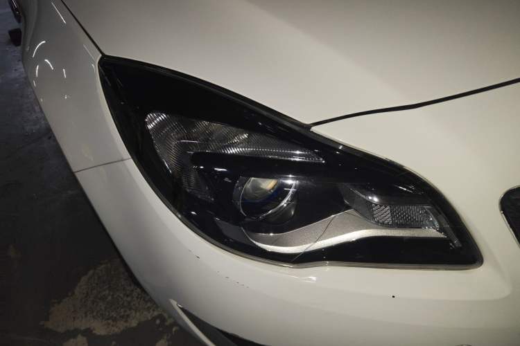 Used Buick Regal 2015 1.6T Leading Technology Model Right Front Headlight
