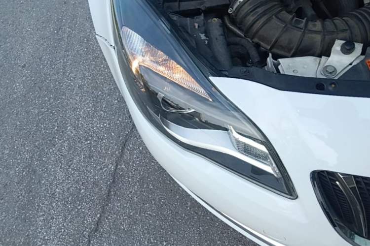 Used Buick Regal 2015 2.0L Elite Fashion Edition Right Front Headlight