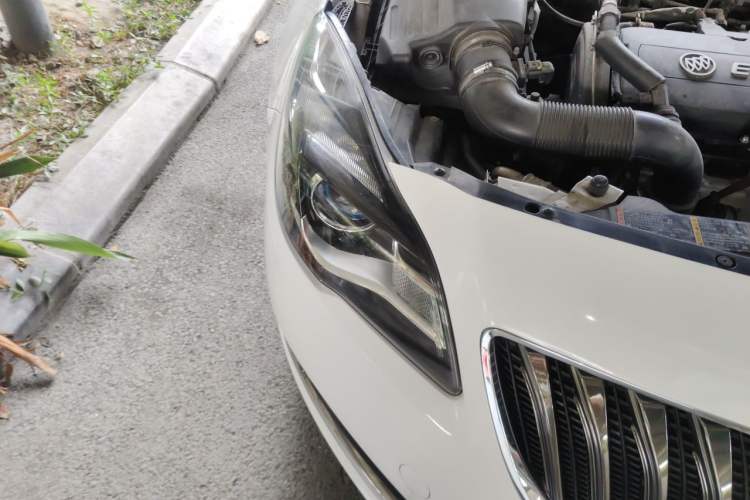 Used Buick Regal 2015 1.6T Leading Technology Model Right Front Headlight