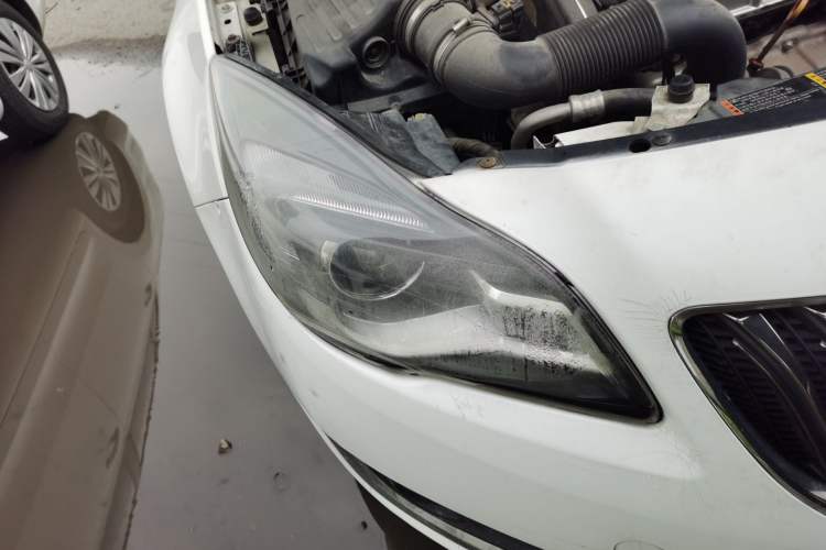 Used Buick Regal 2015 1.6T Leading Technology Model Right Front Headlight
