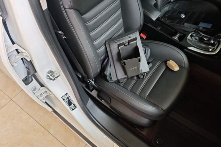 Used Buick Regal 2015 1.6T Fashion Tech Model Right Front Seat