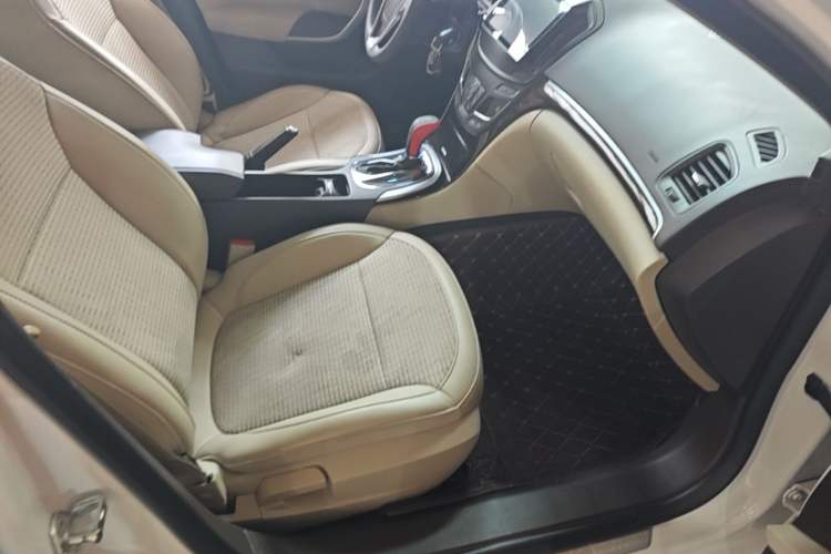 Used Buick Regal 2015 2.0L Leading Fashion Edition Right Front Seat