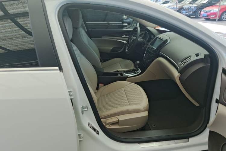 Used Buick Regal 2015 2.0L Leading Fashion Edition Right Front Seat