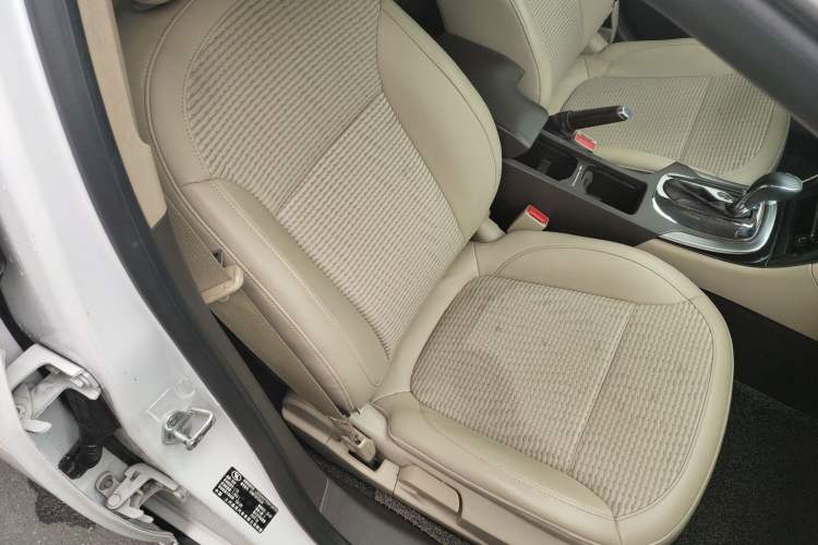 Used Buick Regal 2015 2.0L Leading Fashion Edition Right Front Seat