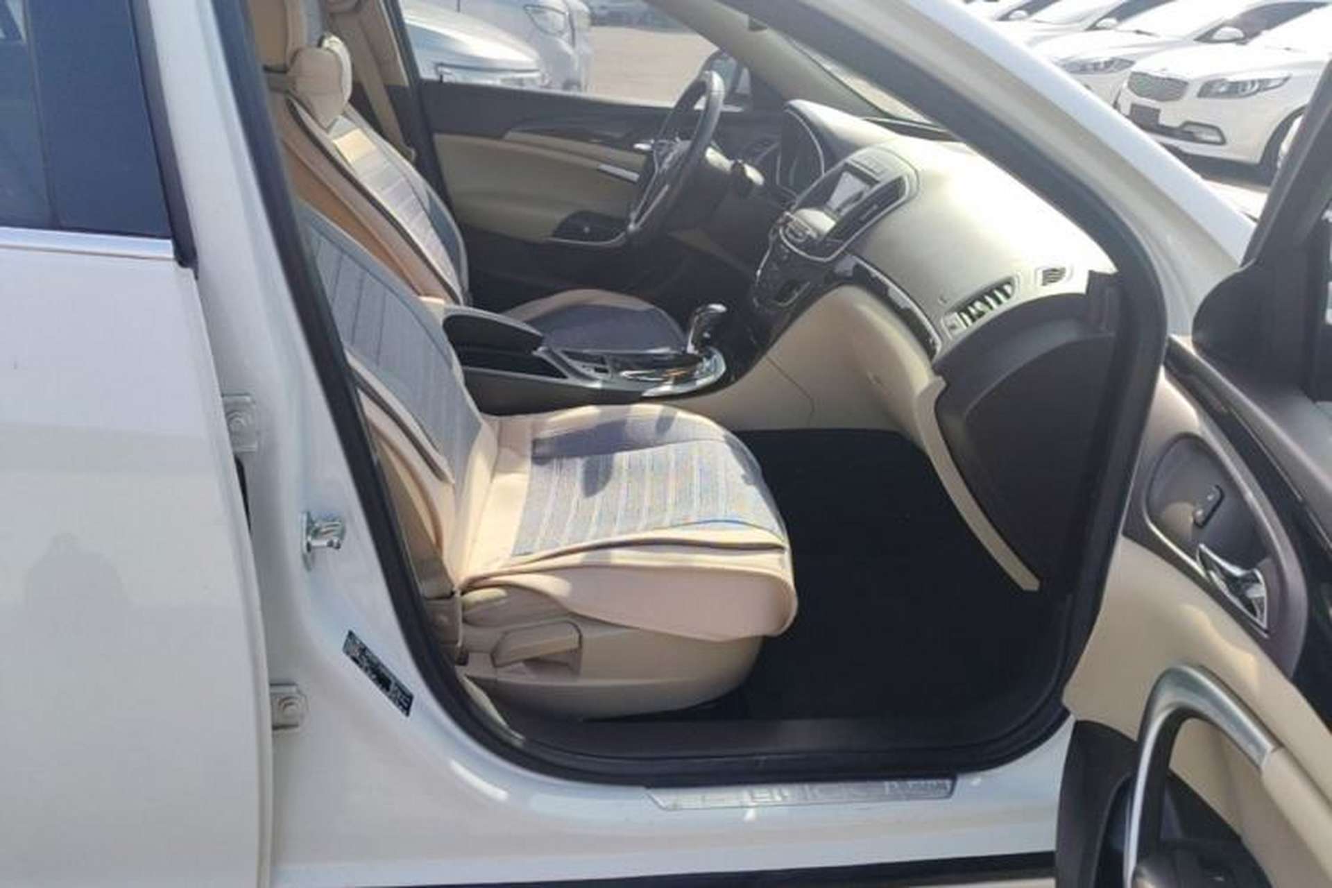 Used Buick Regal 2015 2.0L Elite Fashion Edition Right Front Seat
