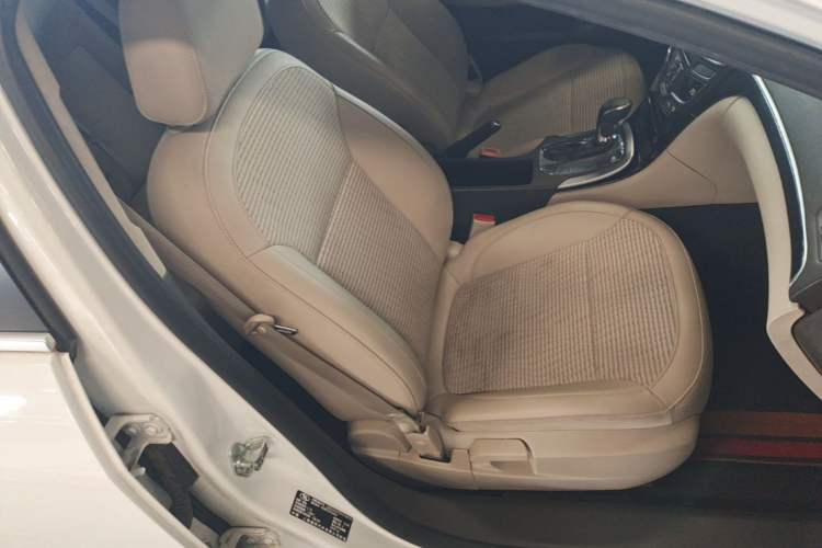 Used Buick Regal 2015 2.0L Leading Fashion Edition Right Front Seat