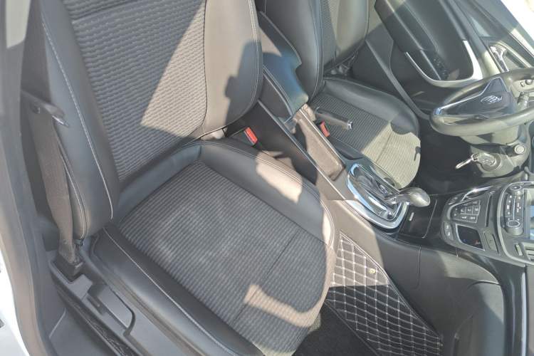 Used Buick Regal 2015 1.6T Leading Technology Model Right Front Seat