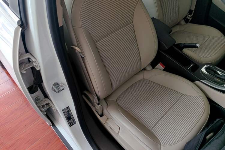 Used Buick Regal 2015 2.0L Leading Fashion Edition Right Front Seat