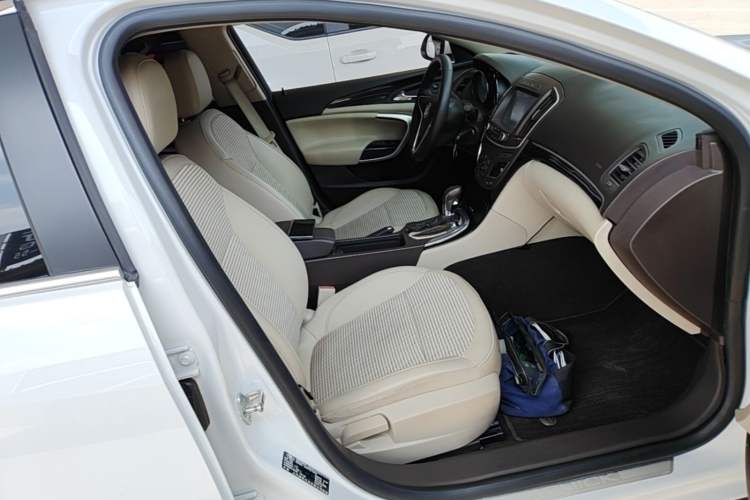 Used Buick Regal 2015 2.0L Leading Fashion Edition Right Front Seat