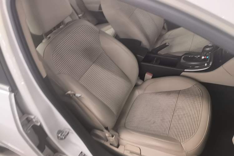 Used Buick Regal 2015 2.0L Leading Fashion Edition Right Front Seat