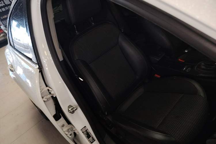 Used Buick Regal 2015 1.6T Leading Technology Model Right Front Seat