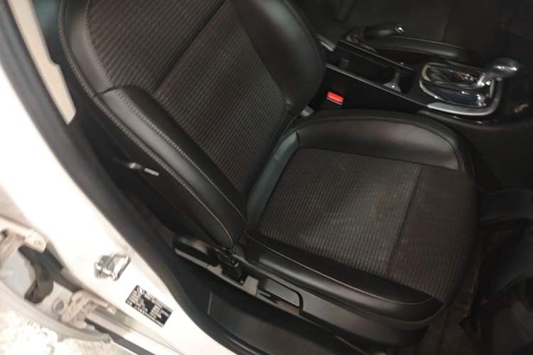 Used Buick Regal 2015 1.6T Leading Technology Model Right Front Seat