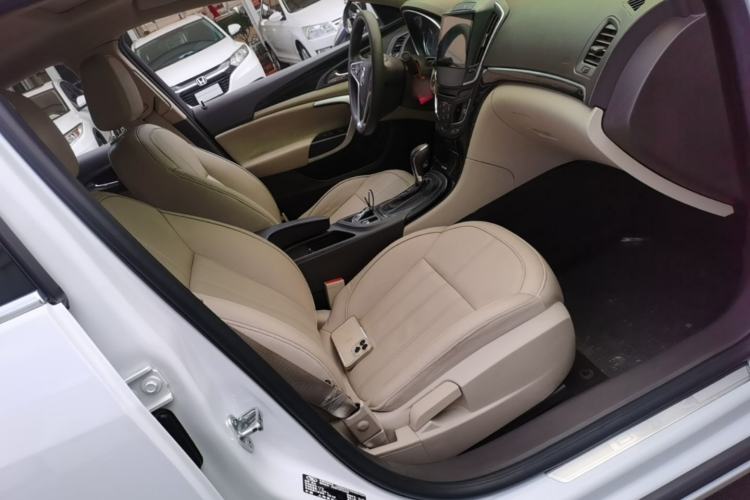 Used Buick Regal 2015 2.0L Elite Fashion Edition Right Front Seat