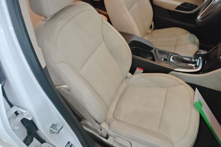Used Buick Regal 2015 2.0L Elite Fashion Edition Right Front Seat