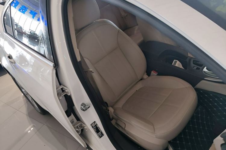 Used Buick Regal 2015 2.0L Elite Fashion Edition Right Front Seat