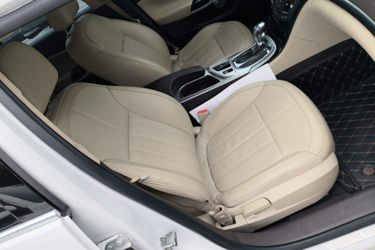 Used Buick Regal 2015 2.0L Elite Fashion Edition Right Front Seat