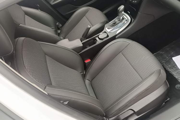 Used Buick Regal 2015 1.6T Leading Technology Model Right Front Seat