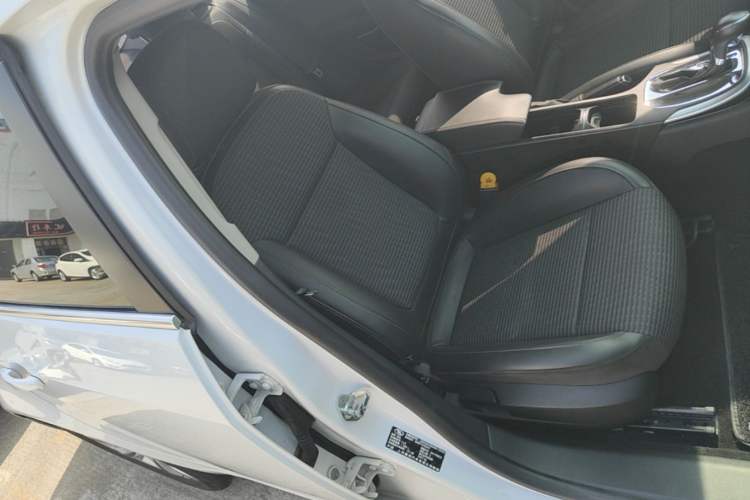 Used Buick Regal 2015 1.6T Leading Technology Model Right Front Seat