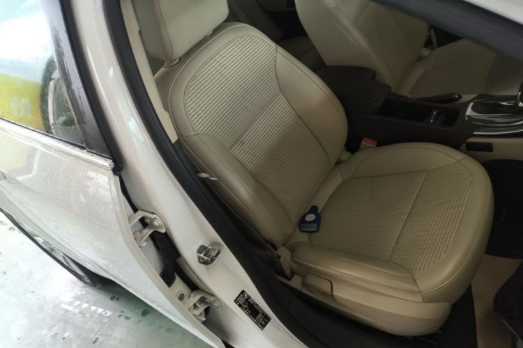 Used Buick Regal 2015 2.0L Leading Fashion Edition Right Front Seat