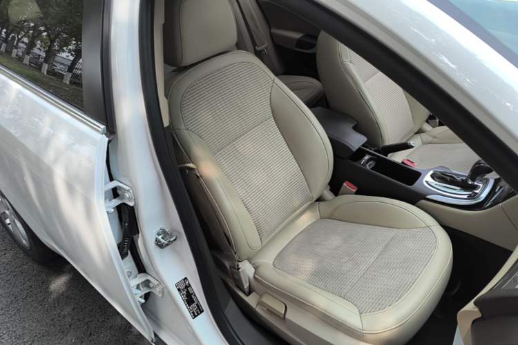 Used Buick Regal 2015 2.0L Leading Fashion Edition Right Front Seat