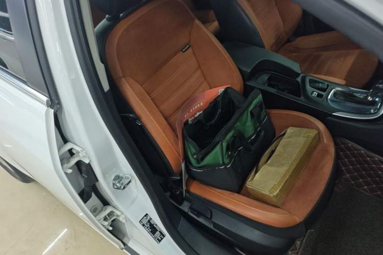 Used Buick Regal 2015 1.6T Elite Tech Model Right Front Seat