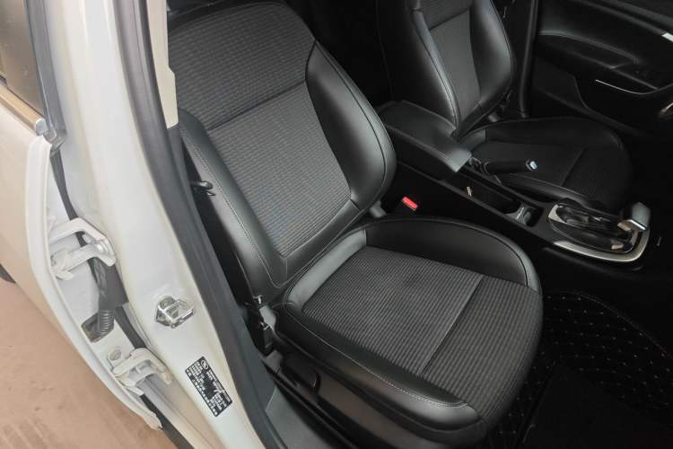 Used Buick Regal 2015 1.6T Leading Technology Model Right Front Seat