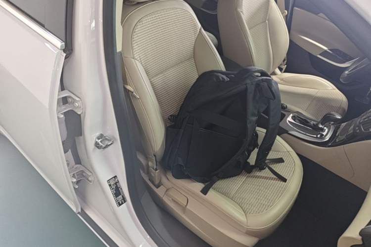 Used Buick Regal 2015 2.0L Leading Fashion Edition Right Front Seat
