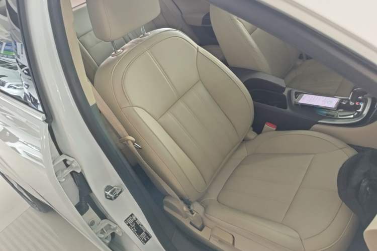Used Buick Regal 2015 2.0L Elite Fashion Edition Right Front Seat