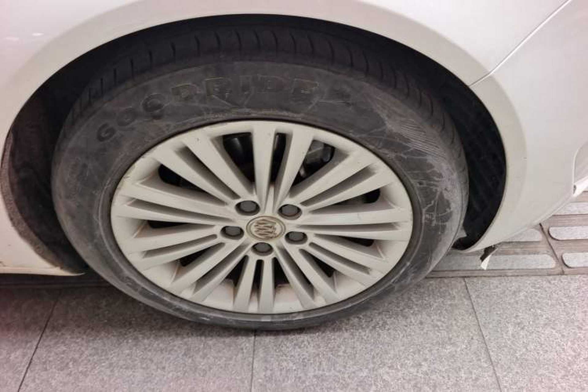 Used Buick Regal 2015 GS 2.0T Grand Sport Edition Right Front Wheel Hub