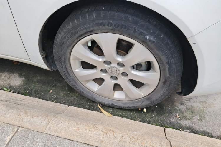 Used Buick Regal 2015 2.0L Elite Fashion Edition Right Front Wheel Hub