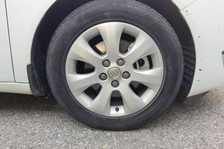 Used Buick Regal 2015 1.6T Leading Technology Model Right Front Wheel Hub