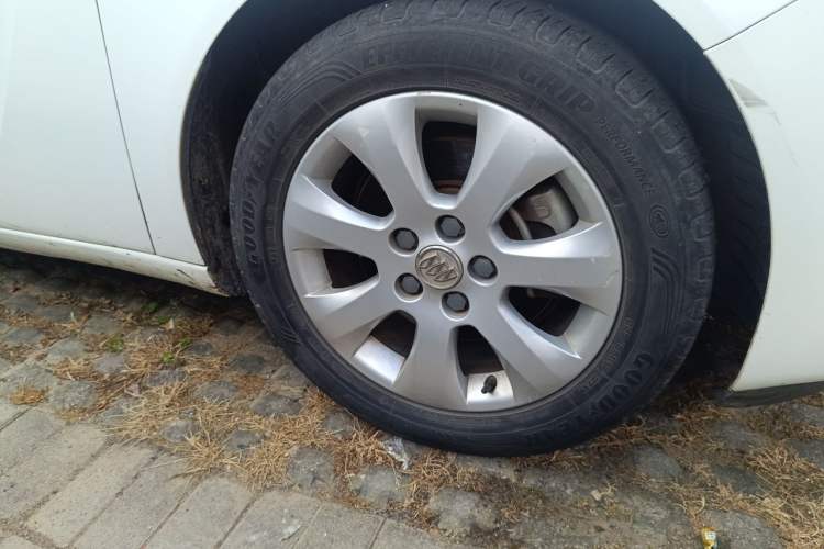 Used Buick Regal 2015 1.6T Leading Technology Model Right Front Wheel Hub