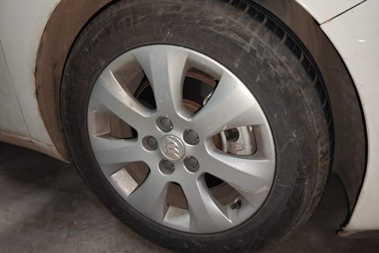 Used Buick Regal 2015 1.6T Elite Tech Model Right Front Wheel Hub
