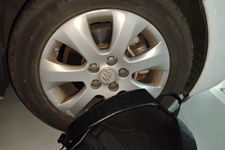 Used Buick Regal 2015 1.6T Elite Tech Model Right Front Wheel Hub