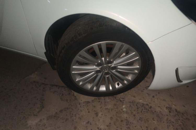 Used Buick Regal 2015 2.0L Elite Fashion Edition Right Front Wheel Hub