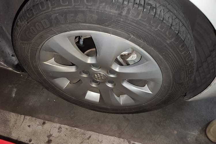 Used Buick Regal 2015 2.0L Leading Fashion Edition Right Front Wheel Hub